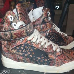 Preowned Givenchy High Top sneakers